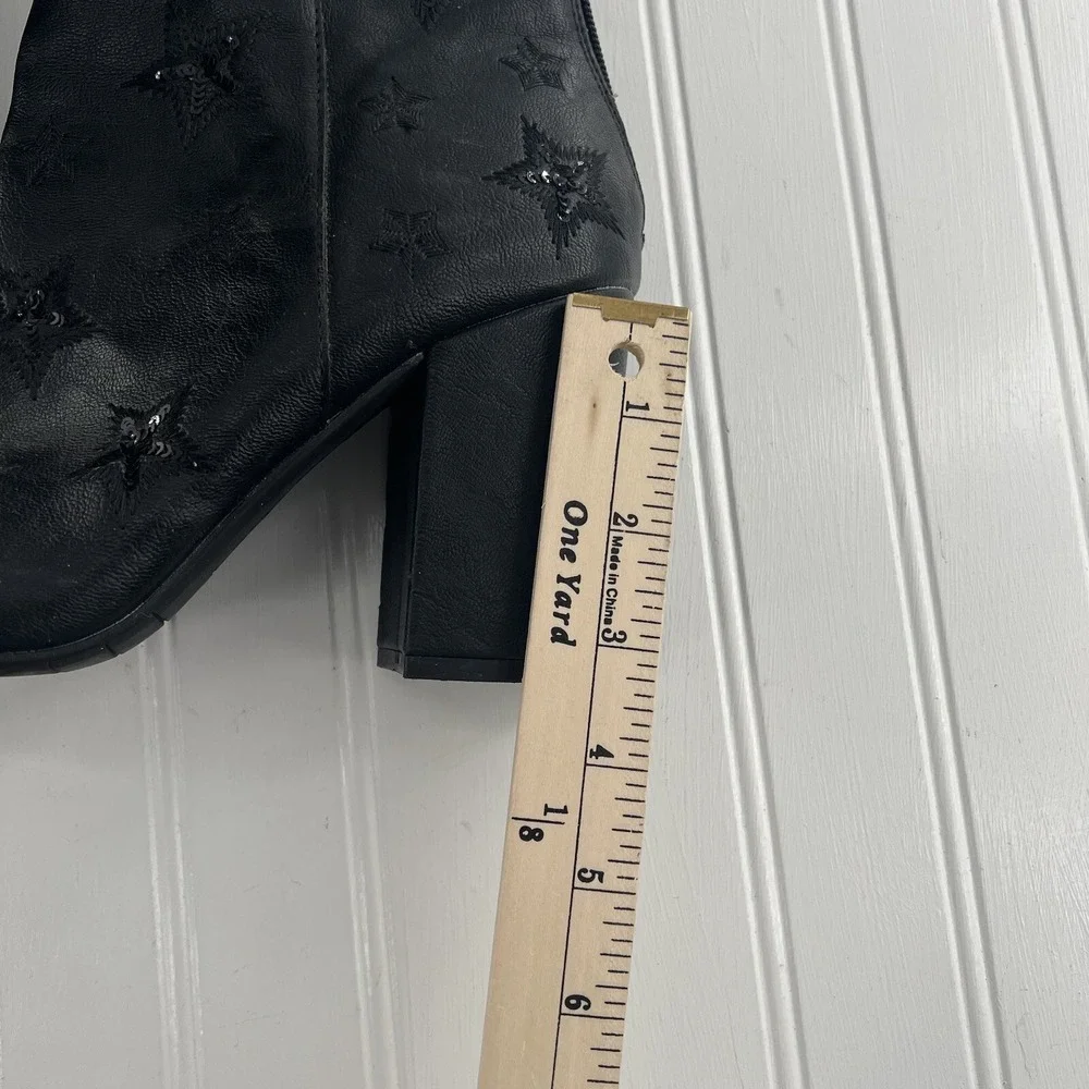 Kenneth Cole Reaction Carlyn sz 9 Leather Stars Ankle Booties Heeled Boots Black